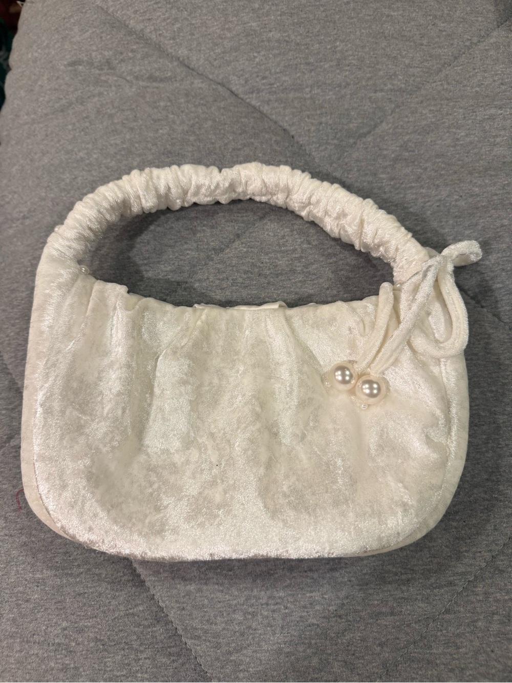 Elegant handmadeWhite Velvet Pearl-Trim Shoulder Bag